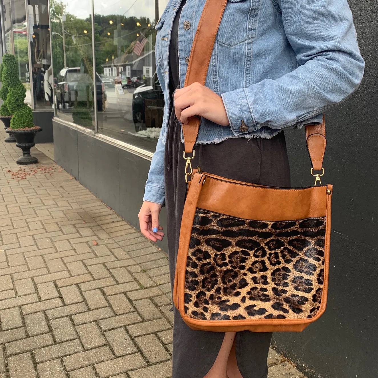 Addy Crossbody Purse in Leopard