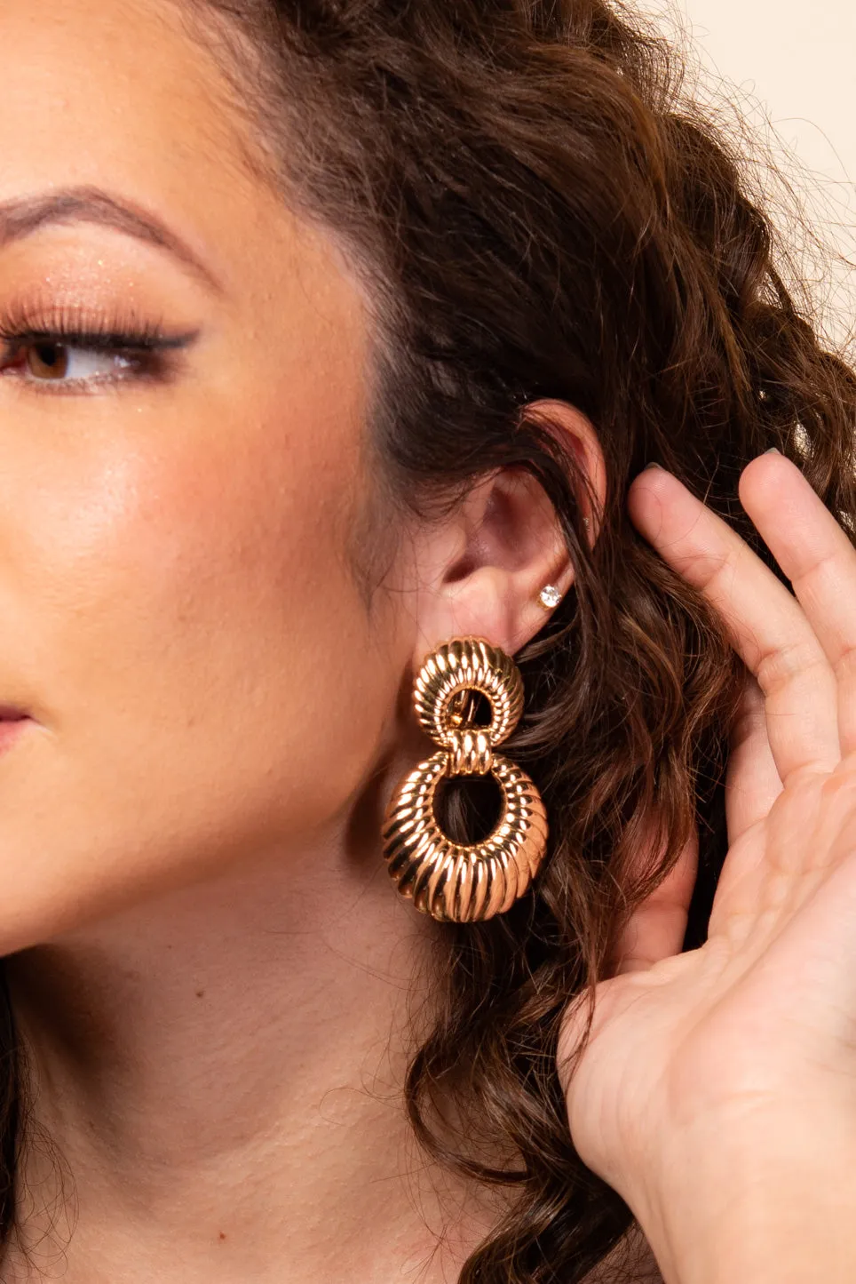 Callie Ribbed Door Knocker Clip-on Earrings