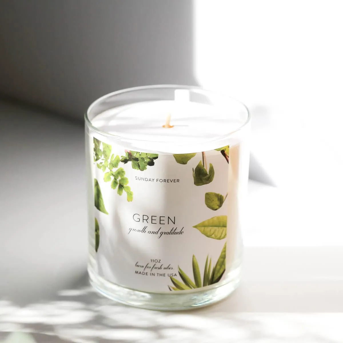 Green Luxury Candle with Palo Santo and Cedar